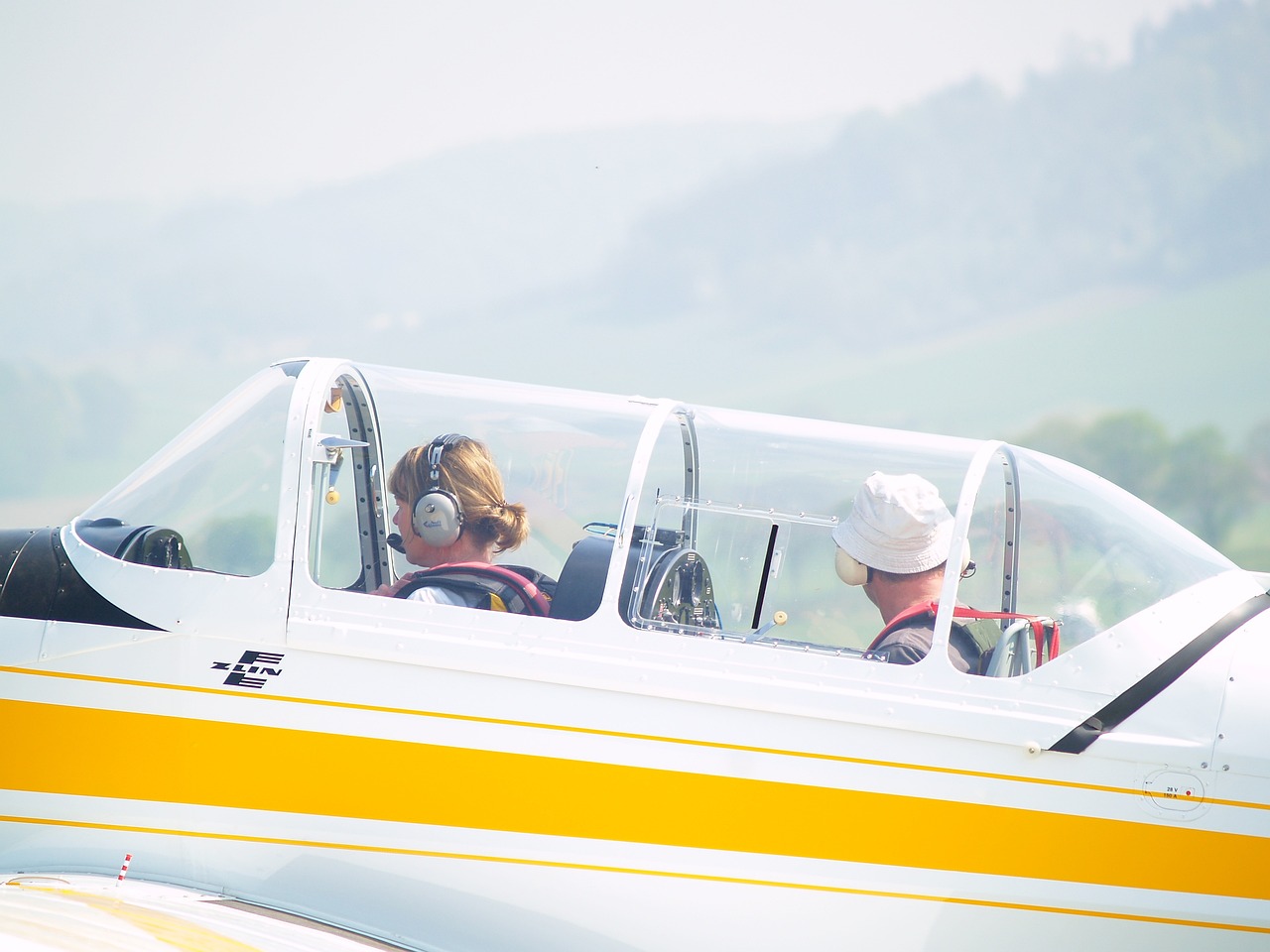 Flying a Plane in 5 Minutes: A Quick and Easy Guide