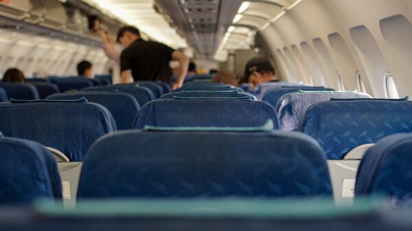 The Do's and Don'ts of Airplane Etiquette for a Seamless Flight